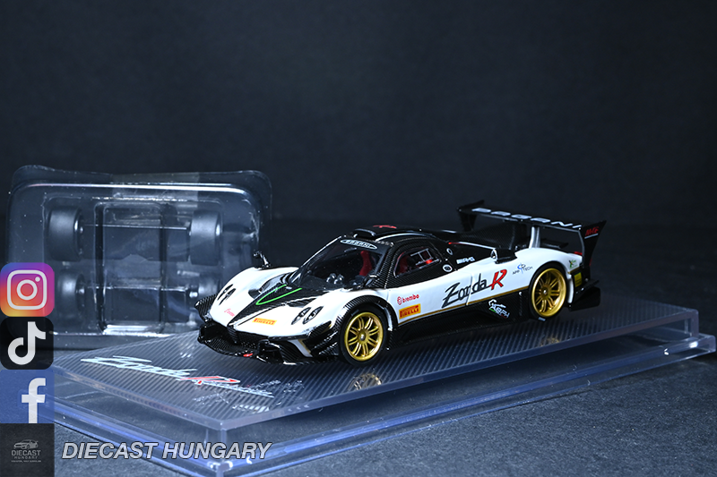 Pagani Zonda Revolución 1:64 cm model